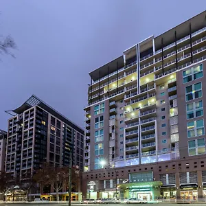 https://oaks-embassy.adelaidehotels-au.com